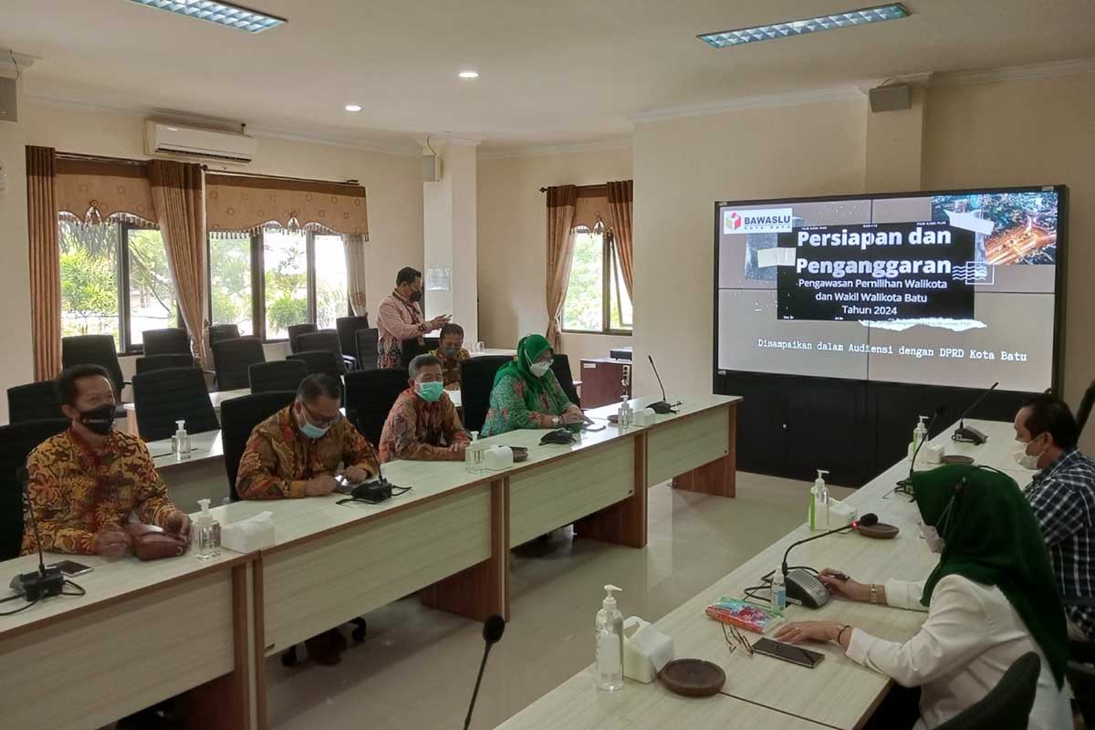 Suasana hearing Bawaslu Batu dan Komisi A DPRD Batu. (ws3) - Hearing dengan DPRD, Bawaslu Batu Minta Banggar Kawal Anggaran Pilwali