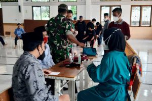 Suasana vaksinasi booster di Ponpes Bahrul Maghfiroh. (ist) - Ratusan Santri dan Pengurus Ponpes Bahrul Maghfiroh Divaksin Booster AstraZeneca