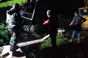 Tembok belakang rumah Pairin jebol diterjang banjir - Sungai Meluap, Tembok Belakang Rumah Warga Sudimoro Jebol