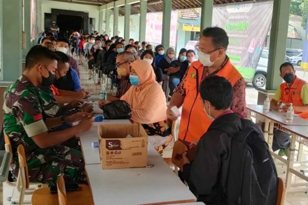 Vaksinasi di Kampus Poltekkes Kemenkes Malang. (ist) - Vaksinasi Masif Sasar Anak-anak dan Masyarakat Umum di Tiga Wilayah Kota Malang