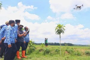 Wabup Syah saat mengunjungi Desa Wisata Agro LinkQ di Desa Pakis Kecamatan Durenan. (Memo X/mil) - Wabup Syah Ajak Masyarakat Kunjungi Desa Wisata di Trenggalek