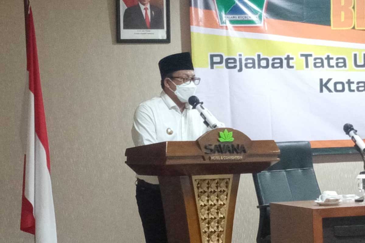 Wali Kota Malang, Sutiaji saat memberikan materi kolaborasi mewujudkan pemerintahan yang tertib hukum. (Ws4) - Walikota Ajak Pejabat dan Masyarakat Perkuat Literasi Hukum