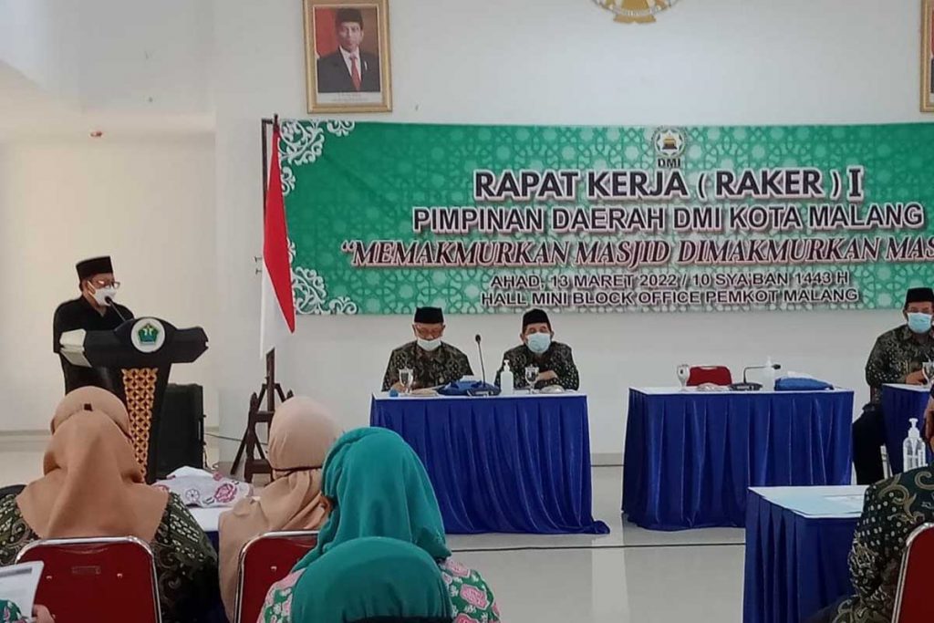 Wali Kota Malang, Sutiaji, saat sambutan dan memberikan materi di hadapan pengurus DMI, Kota Malang. (ws4) - Optimalisasi Masjid, DMI Kota Malang Usung 'Memakmurkan Masjid, Dimakmurkan Masjid'
