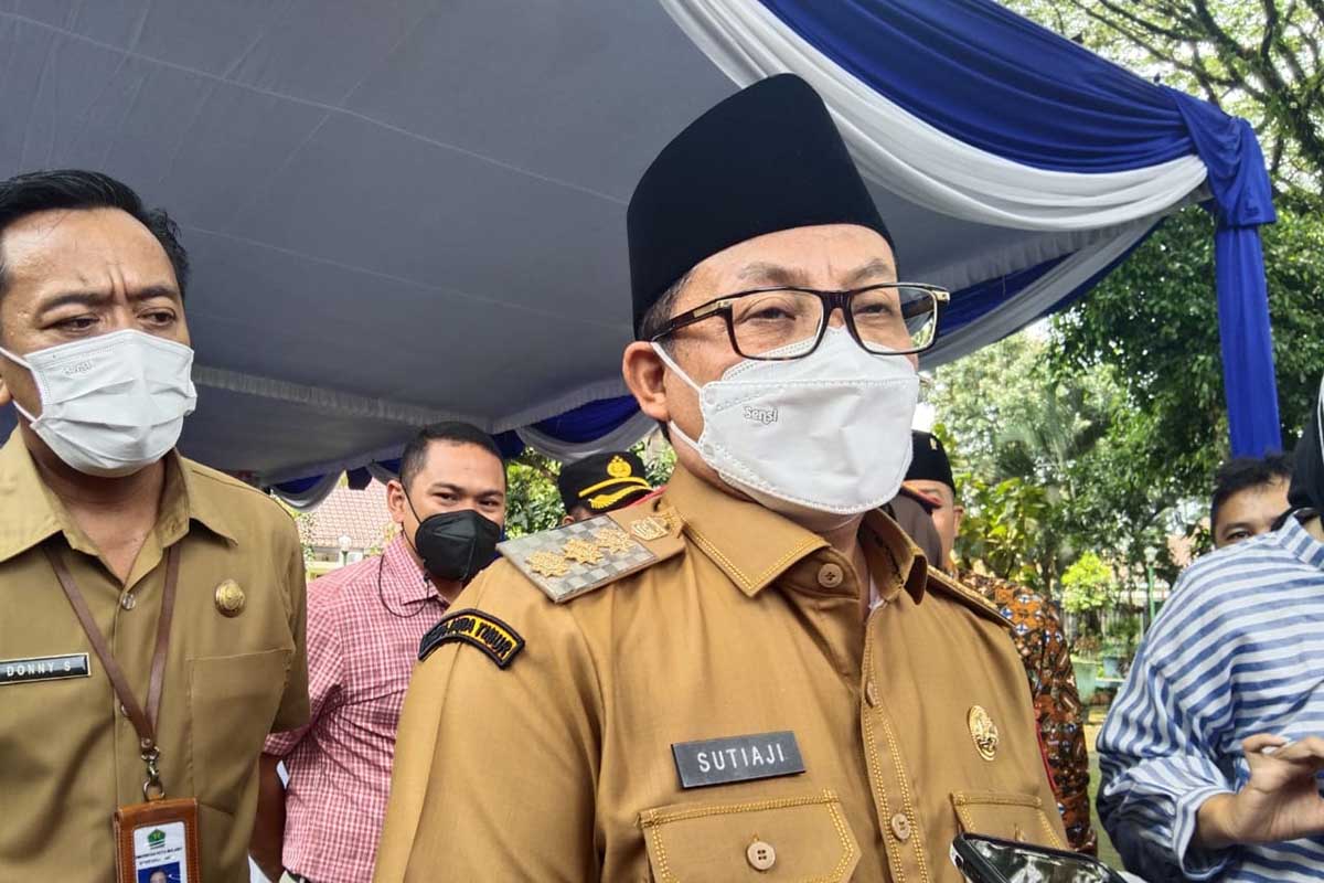 Walikota Malang, Drs H Sutiaji mengatakan prostitusi online bukan semata soal ekonomi. (jaz) - Ramai Soal Michat, Sutiaji Sebut Alasan Ekonomi Itu Alibi