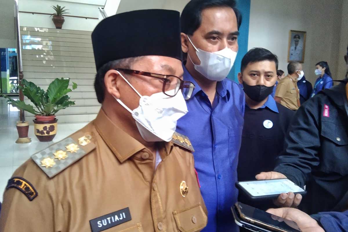 Walikota Malang, Drs H Sutiaji meninjau Perumda Tugu Tirta Kota Malang. (jaz) - Pemkot Malang Minta Ketersediaan Air PDAM Jelang Ramadan Aman