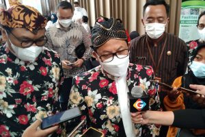 Walikota Malang, Drs H Sutiaji menjelaskan skema pasar takjil di Kawasan Kayutangan Heritage. (jaz) - Begini Jadwal Pasar Takjil di Kawasan Kayutangan Heritage