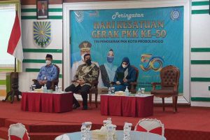Walikota dan Ketua PKK Probolinggo saat acara Resepsi HGK ke-50 PKK. (ist) - Peringati HKG ke-50 PKK, Aminah Hadi Sambangi Bayi Hingga Layanan Deteksi Dini Kanker Servik
