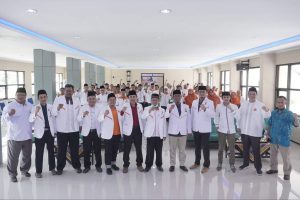 dr Gamal Albinsaid (ketiga kanan), hadir ditengah-tengah Rakerda PKS Kabupaten Malang. (ist) - Hadiri Rakerda PKS Kabupaten Malang, dr Gamal Albinsaid Berikan Semangat Transformasi dan Kolaborasi