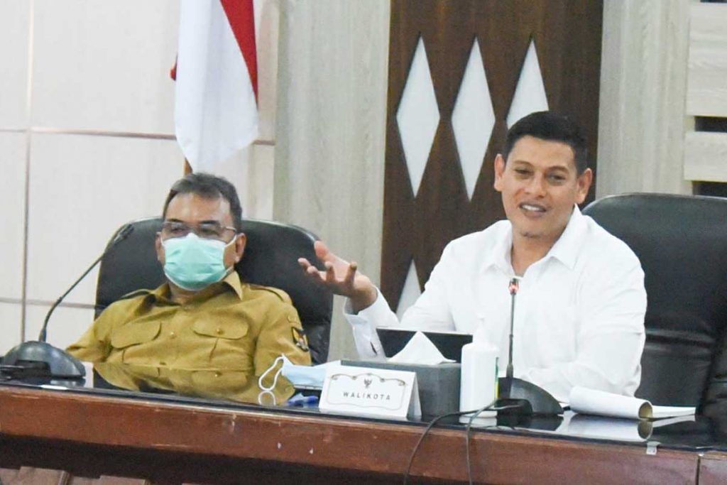 Abdullah Abu Bakar pimpin High Level Meeting (HLM) Tim Pengendali Inflasi Daerah Kota Kediri tahun 2022 di Ruang Joyoboyo Balai Kota Kediri, Senin (25/4/2022). (Memo X/im-ji) - Wali Kota: Jaga Laju Inflasi, Tingkatkan Pertumbuhan Ekonomi - Pimpin High Level Meeting TPID