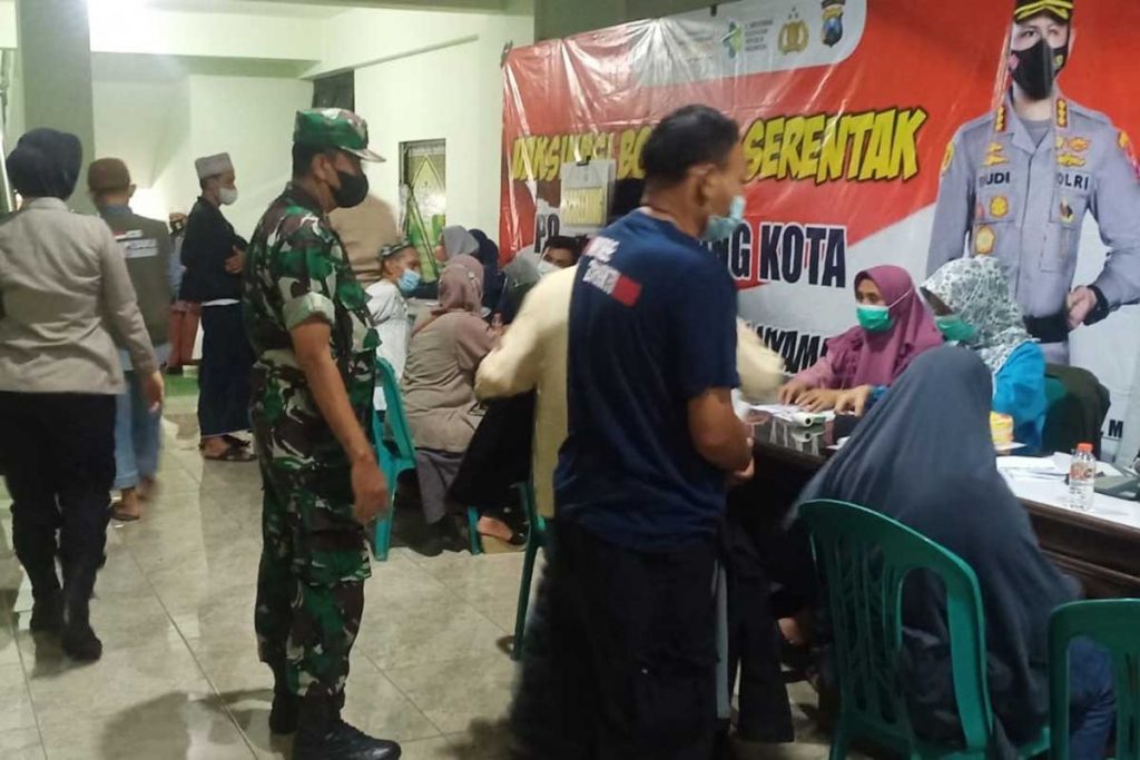 Antrian vaksinasi booster berlangsung tertib. (ist) - Forkopimda Kota Malang Dukung Satu Juta Vaksinasi Booster