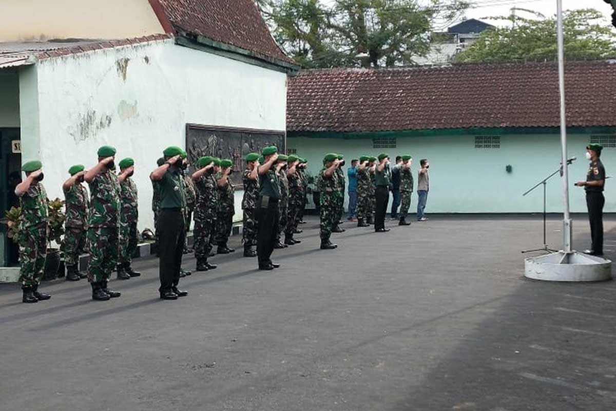 Apel pengecekan personel cuti Idul Fitri 1443 H. (ist) - Dandim 0833 Berangkatkan Personel Cuti Idul Fitri 1443 H