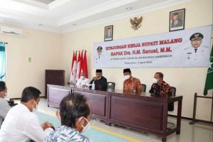 Bupati Malang, Drs HM Sanusi, saat memberikan arahan dalam kunjungannya di RSUI Madinah Kasembon. (ist) - Kunjungi RSUI Madinah Kasembon, Berikut Arahan Sanusi