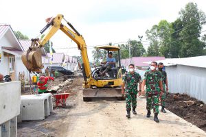 Danrem 083/Bdj Tinjau Pembangunan Hunian Tetap dan Jembatan Gantung di Lumajang