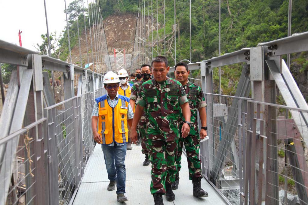 Danrem 083/Bdj Tinjau Pembangunan Hunian Tetap dan Jembatan Gantung di Lumajang