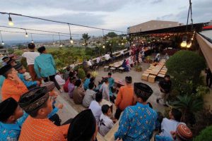 Dokumentasi kegiatan Ngabuburit bareng Anak Yatim 2019. (ist) - Pelaku Pariwisata & Musisi Batu, Sepakat Ajak 100 Anak Yatim Nglencer