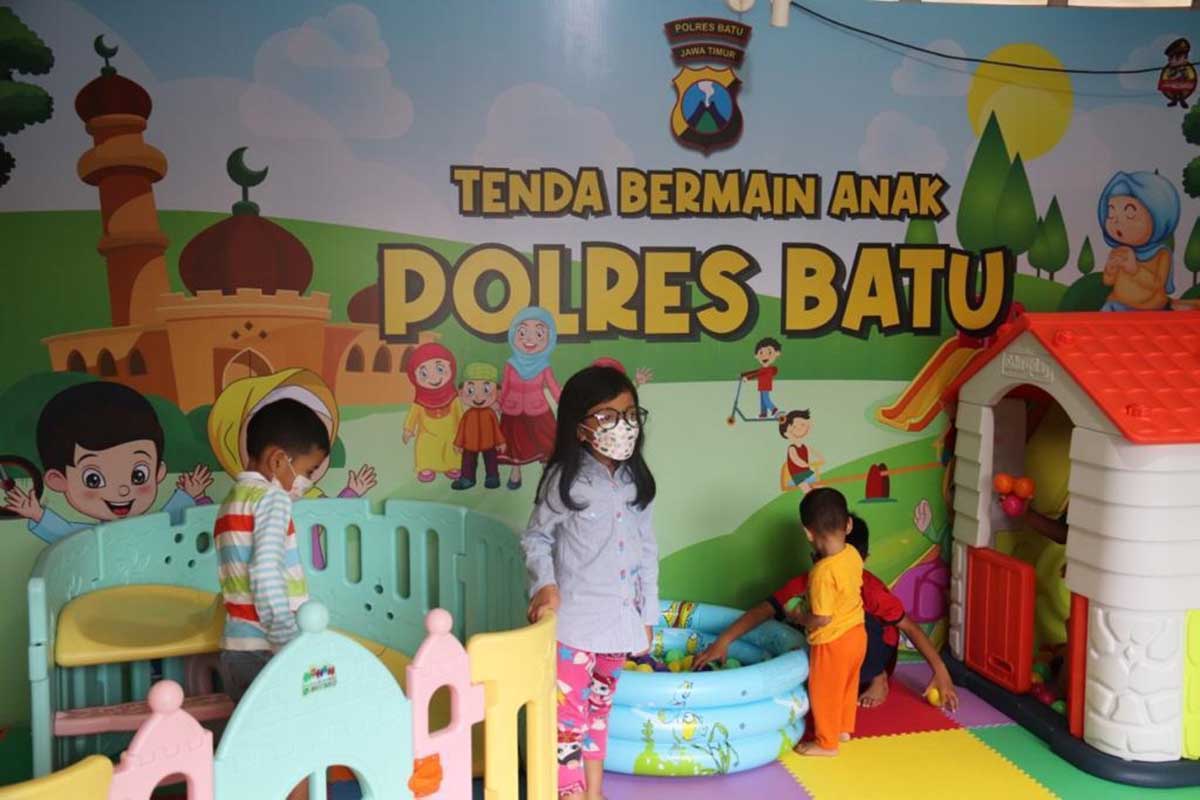 Fasilitas tempat bermain anak di PosYan Alun-alun Batu. (ist) - Pos Pelayanan Polisi alun -alun Kota Batu, Favorit Pemudik dan Wisatawan
