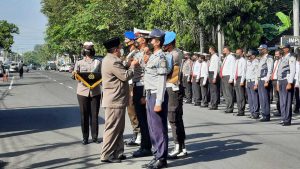 Gelar pasukan Operasi Ketupat Semeru di depan Mapolres Blitar Kota. (Memo X/fjr) - Polres Blitar Kota Siap Antisipasi Pemudik Lebaran - Apel Gelar Pasukan Operasi Ketupat Semeru 2022