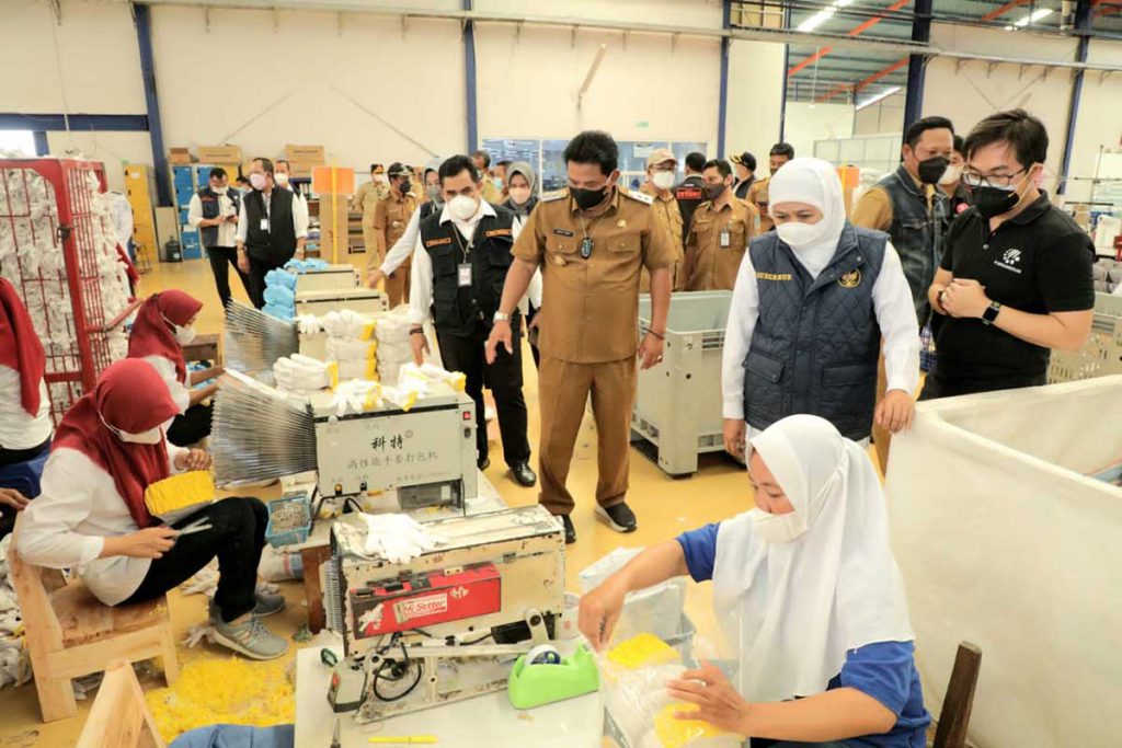 Gubernur Khofifah Minta Seluruh Pengusaha Bayarkan Penuh THR Pekerja - Batas Maksimal H-7 Lebaran
