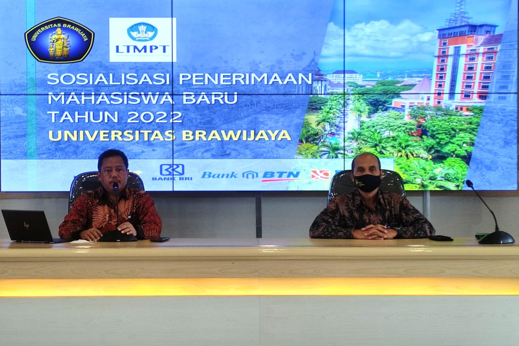 Heri Prawoto bersama Kotok Gurito, dalam Bonsai.