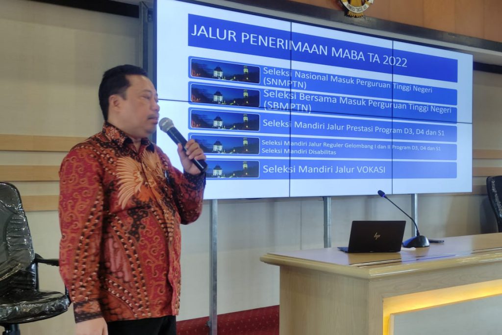 Sekretaris Direktorat Administrasi dan Layanan Akademik Heri Prawoto, menjelaskan jalur PMB UB.