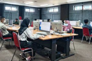 Ilustrasi mahasiswa sedang mengikuti UTBK tahun lalu di UB. (jaz) - Tips Hadapi Ujian UTBK di Depan Mata