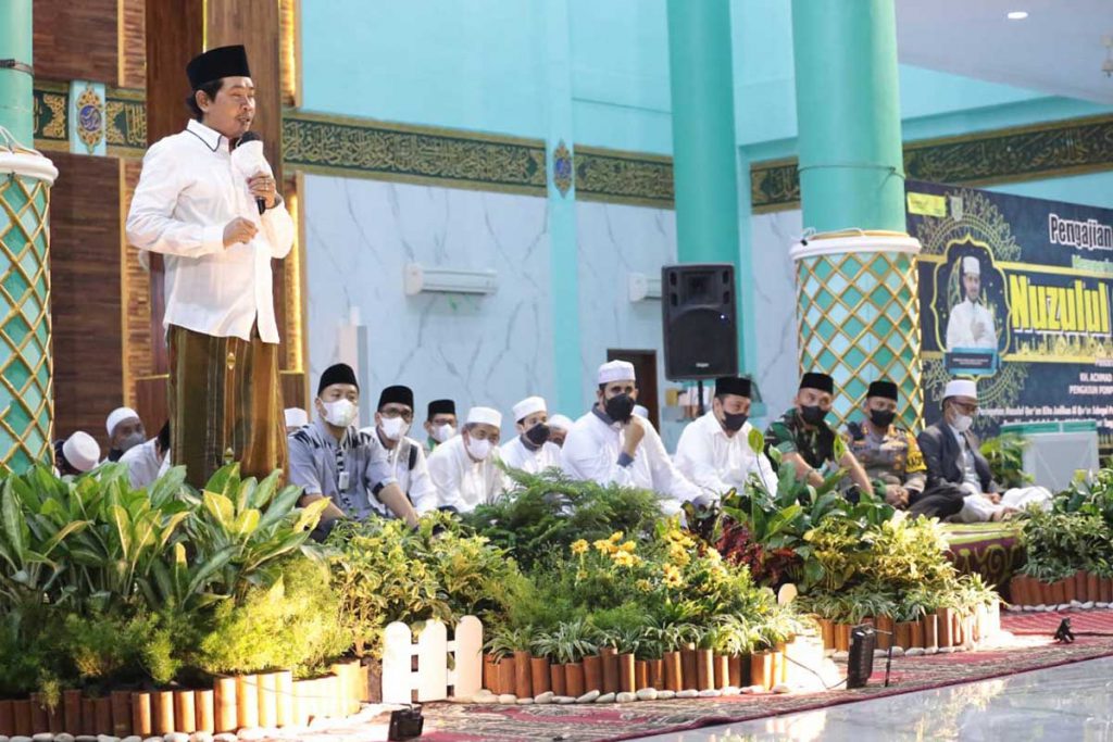 KH. Achmad Anwar Zahid menekankan, agar selalu menguatkan iman dan takwa. (ist) - Peringatan Nuzulul Qur'an, Pemkot Probolinggo Gelar Pengajian dan Tali Asih kepada Penghafal Quran