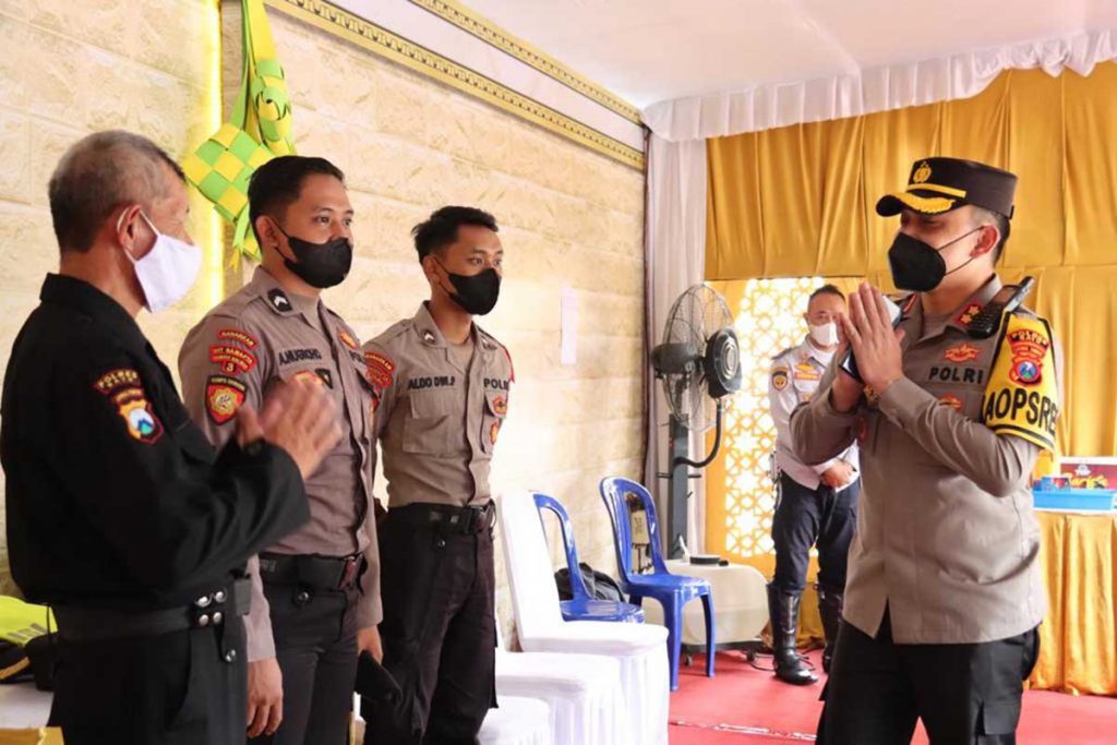 Kapolres Batu mengunjungi Pos Pam dan Pos Yan, yang tersebar di beberapa titik di Kota Batu. (Ist) - Sidak Pos Pengamanan dan Pelayanan, Kapolres Ingin Pastikan Petugas Tetap Siaga