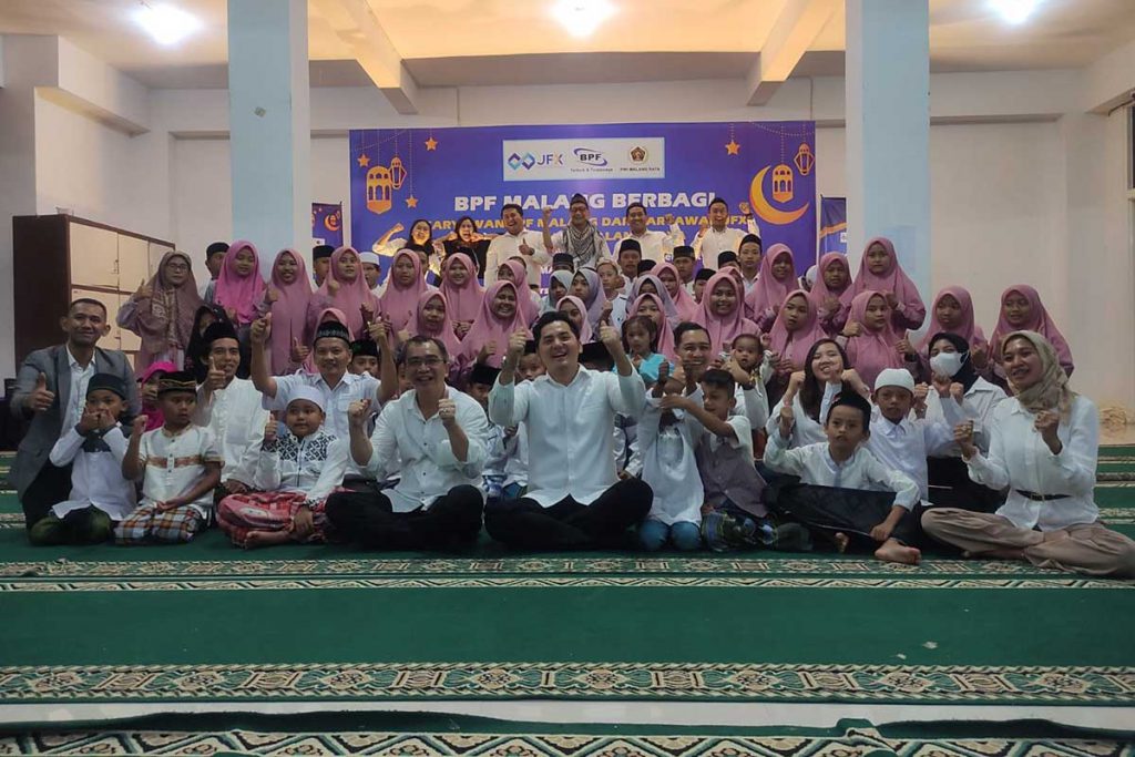 Keceriaan bersama anak-anak yatim piatu. (rhd) - BPF Malang Bantu Pembangunan Masjid dan Santuni Anak Yatim