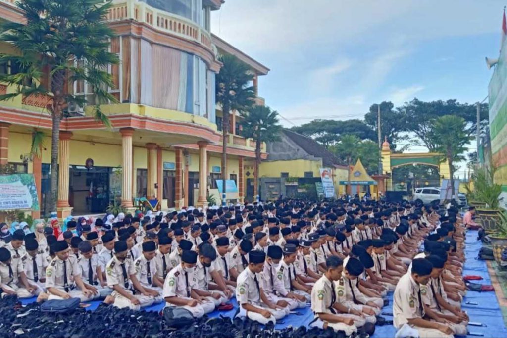 Kegiatan salat dhuha dan wirid bersama menjadi agenda rutin siswa SMK NUSA Poncokusumo. (ist) - Sabet Banyak Prestasi, SMK NUSA Poncokusumo Pilihan Para Juara