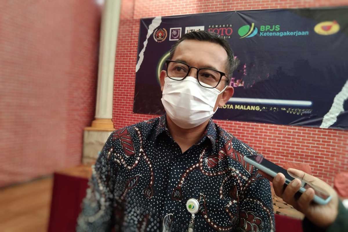 Kepala BPJS Ketenagakerjaan Malang, Imam Santoso menjelaskan manfaat peserta bagi PMI. (jaz) - Simak Daftar dan Manfaat Pekerja Migran Indonesia Miliki BPJS Ketenagakerjaan