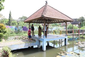 Kepala DPUPRPKP Kota Malang, Ir Diah Ayu Kusumadewi MT mengunjungi Bozem Blimbing. (ist) - Pemkot Malang Buat 'Bozem Blimbing' Kurangi Risiko Banjir dan Genangan