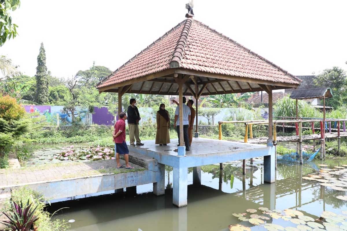 Kepala DPUPRPKP Kota Malang, Ir Diah Ayu Kusumadewi MT mengunjungi Bozem Blimbing. (ist) - Pemkot Malang Buat 'Bozem Blimbing' Kurangi Risiko Banjir dan Genangan
