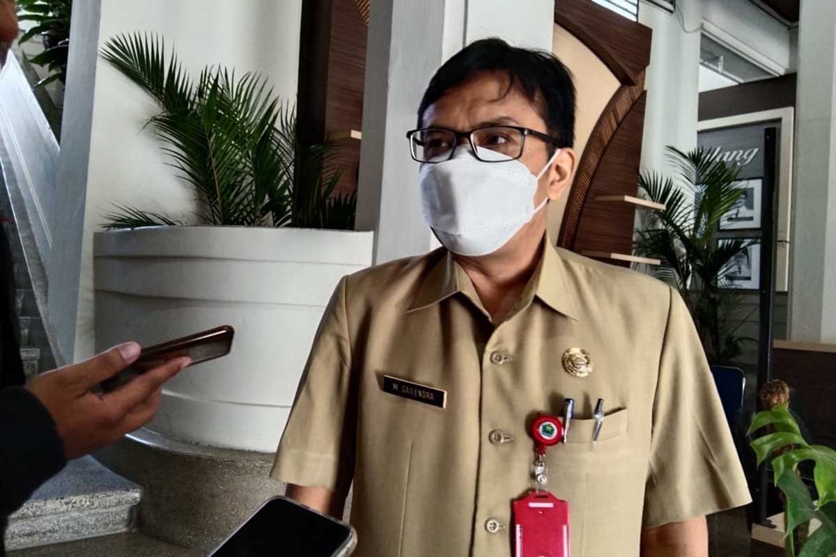 Kepala Dinas Koperasi Perindustrian dan Perdagangan (Diskoperindag) Kota Malang, M Sailendra menjelaskan soal operasi pasar. (jaz) - Tekan Fluktuasi Harga, Pemkot Malang Gelar Operasi Pasar