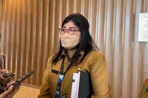 Kepala Disporapar Kota Malang, Ida Ayu Made Wahyuni, saat menjawab pertanyaan awak media. (ws5) - Libur Lebaran 2022, Disporapar Kota Malang Prediksi Kunjungan Wisata Meningkat