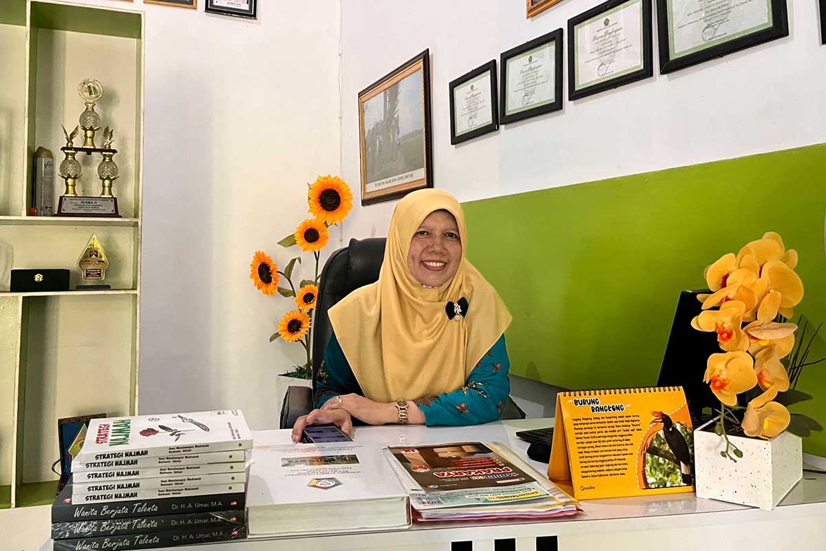 Kepala MTs NU Pakis, Dr Najmah SPd MPd, saat ditemui oleh SERU.co.id. (ws5) - Perjalanan MTs NU Pakis dalam Meraih Prestasi Gemilang