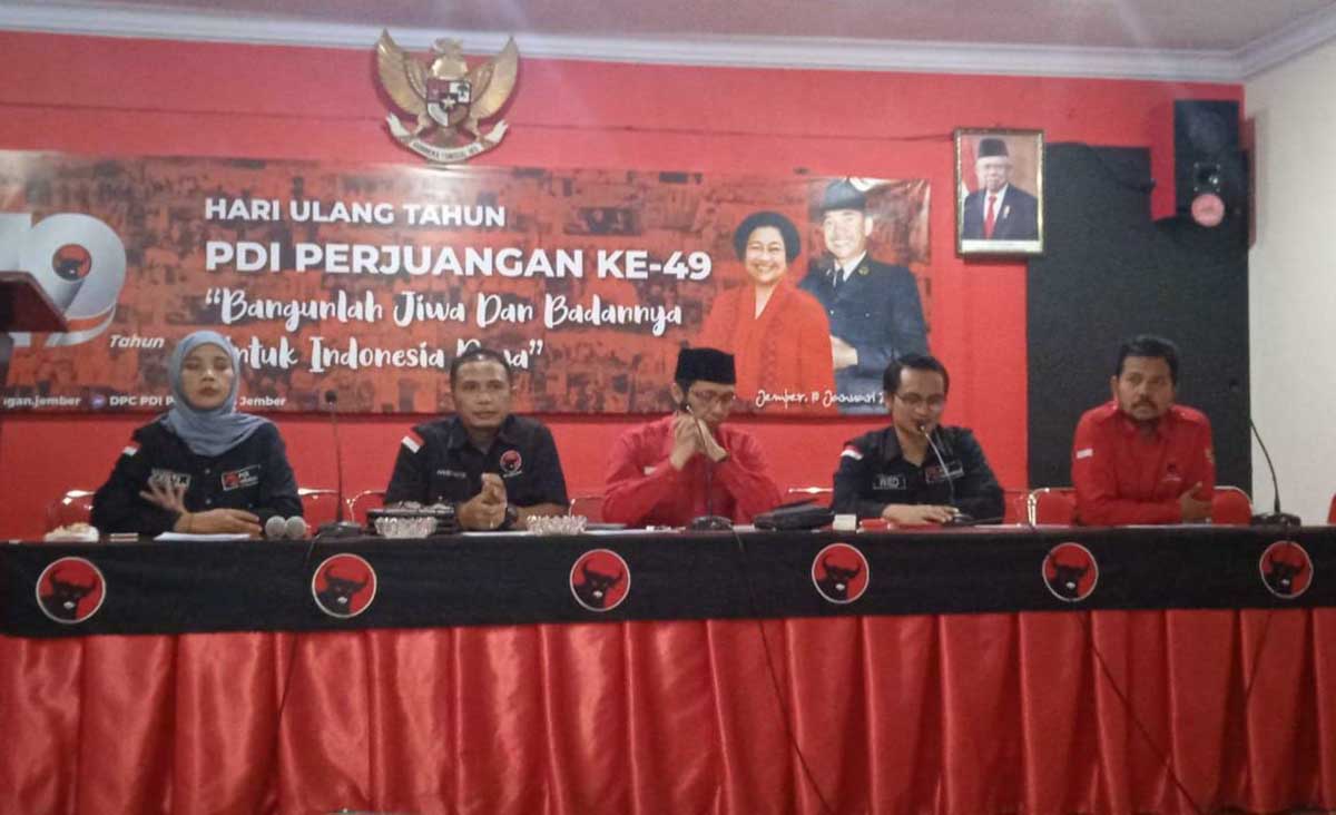 Ketua Fraksi PDI Perjuangan DPRD Jember, Edi Cahyo saat melakukan Press Rilis Tolak Pokir. (ist) - Fraksi PDI Perjuangan Tolak Pokir, Karena Hak Istimewa Diberikan Pada Keluarga Bupati Jember