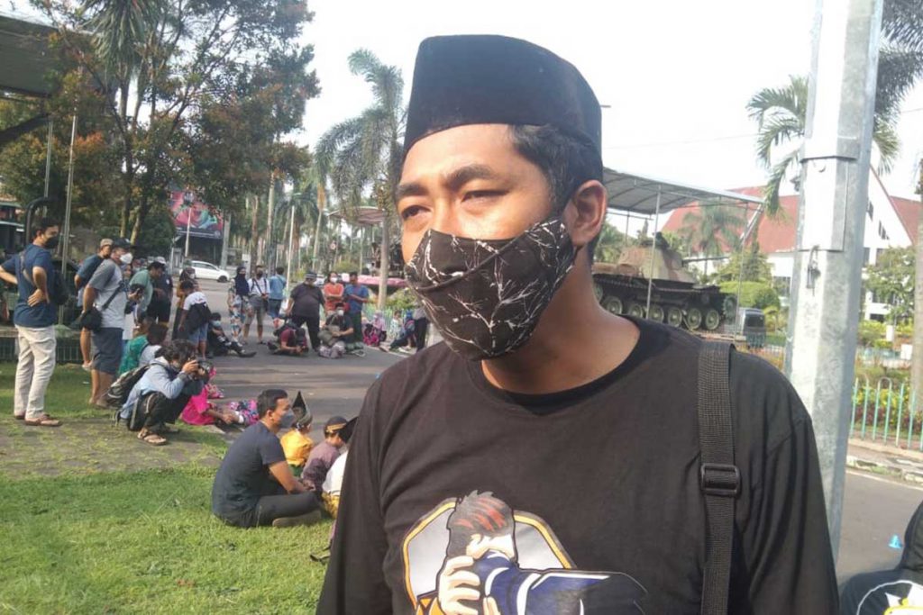 Ketua Pelaksana Kegiatan Ngabuburoad, M Joko Apriyo Putro menjelaskan kegiatan Ngabuburoad. (jaz) - Peringati Hari Kartini, Puluhan Anak Main Inline Skate Pakai Kebaya
