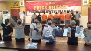 Konferensi pers kasus penembakan melibatkan Kasatpol PP Makassar. (ist) - Cinta Segitiga Kasatpol PP Makassar dan Pegawai Dishub Berujung Pembunuhan, Algojo Penembak Ternyata Polisi