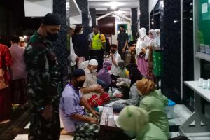 Masyarakat Karangploso ikuti vaksinasi usai salat tarawih. (ist) - Antusias Masyarakat Karangploso Ikuti Vaksinasi Booster Usai Salat Tarawih