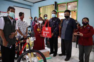 Penyampaian bantuan Atensi di Aula Dinas Sosial Kota Kediri, Kamis (7/4/2022). (Memo X/ji) - Pemkot dan Kemensos Salurkan Bantuan ATENSI bagi Disabilitas