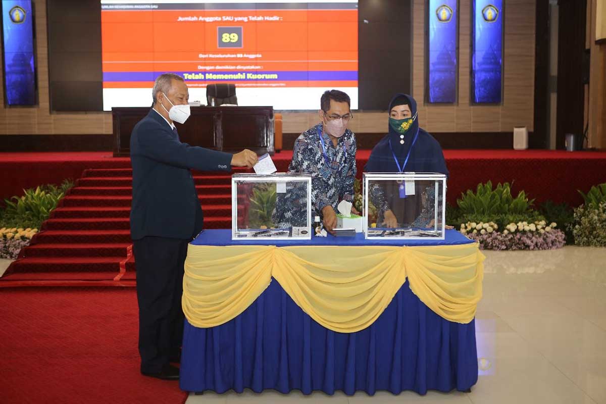 Proses pemungutan suara Pilrek UB 2022, di Gedung Samantha Krida, Kamis (24/4/2022). (ist) - Tetapkan Tiga Calon Rektor UB, Siapa Saja?
