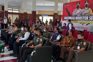 Sejumlah pejabat menghadiri Serbuan Vaksinasi Serentak. (ist) - Sinergi TNI-POLRI Laksanakan Serbuan Vaksinasi Serentak