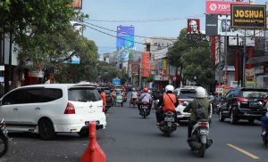BAKAL DITUTUP: Suasana JL Gajahmada yang bakal digunakan acara Gajah Mada Street Night Sidoarjo Tempo Doeloe bakal ditutup total 9 April 2022 besok. (Foto: memo x/sudarmawan) - Gajahmada Street Night  Jadi Berkah Ramadan Bagi Warga Sidoarjo