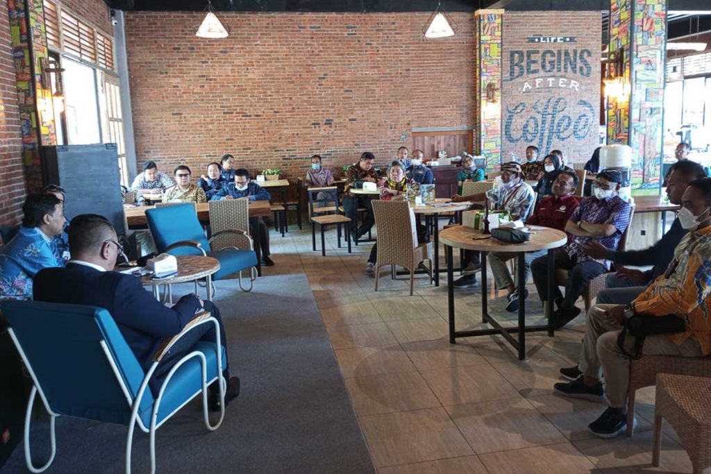 Suasana diskusi antara DPD HPI Jateng dan DPD HPI Jatim, di Kota Batu. (dik) - Jajaki Kerja Sama Lintas Batas, DPD HPI Jateng dan Jatim Bertemu di Batu