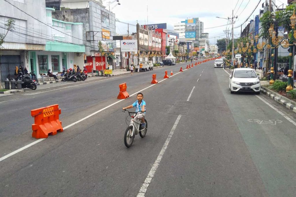 Suasana sepi Kawasan Kayutangan Heritage setelah jalan Basuki Rahmat ditutup. (jaz) - Pasar Takjil Kayutangan Masih Sepi, Imbas Jalan Ditutup Sementara