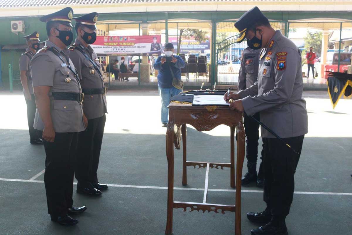 Tujuh Kapolsek Polres Kediri Bergeser