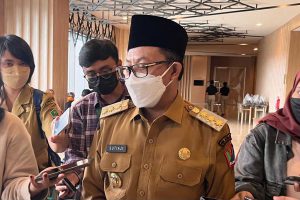 Wali Kota Malang, Drs H Sutiaji, saat menjawab pertanyaan awak media. (ws5) - Ditutup Sementara, Jembatan Tunggulmas Direncanakan Menjadi Satu Arah - Pembahasan Andalalin Belum Tuntas