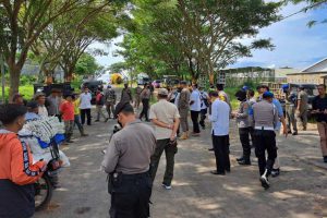 Aparat gabungan melaksanakan antisipasi transaksi jual beli sapi ditengah pandemi. (ist) - Pasar Hewan Resmi Ditutup, Polres Batu Antisipasi Aktivitas Blantik Tersembunyi