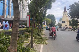 Area penebangan pohon di pedestrian Zona III Kayutangan Heritage. (ist) - Pelebaran Zona III Kayutangan Heritage, Pohon-Pohon Mulai Ditebang