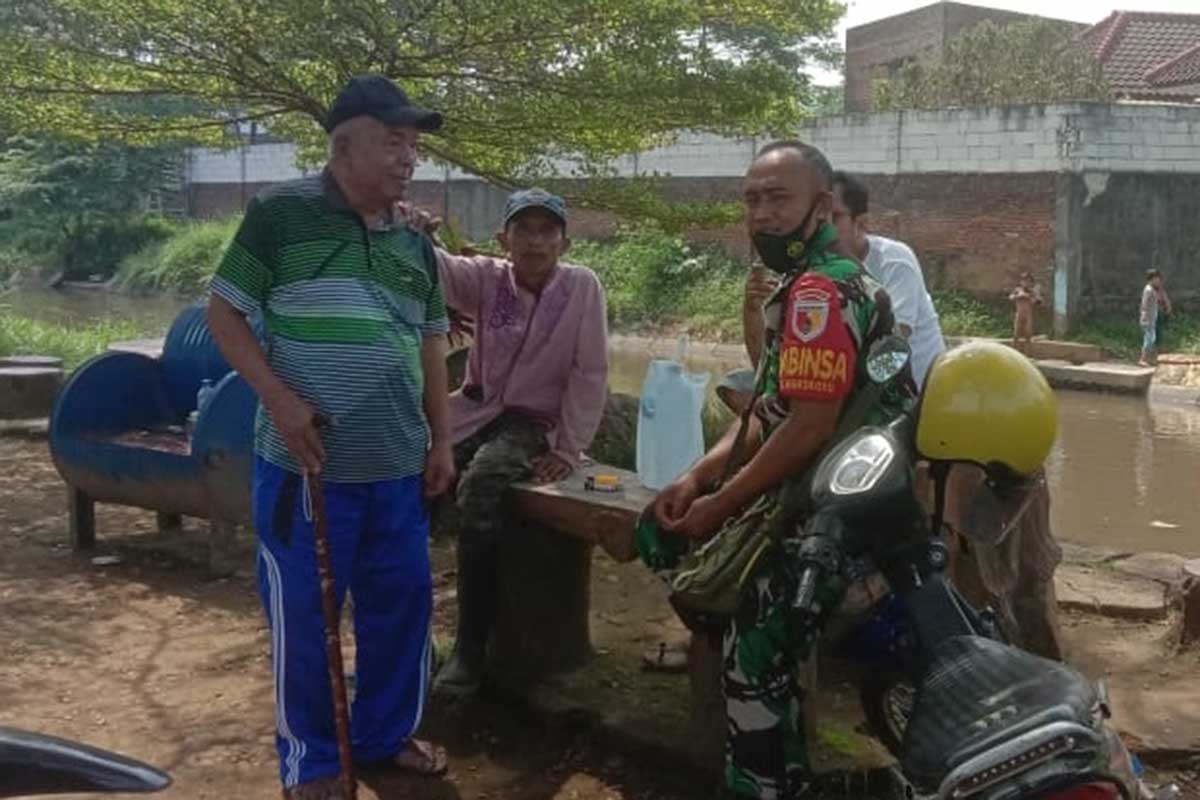 Babinsa Wonokoyo Komsos bersama warga binaan. (ist) - Kuatkan Silahturahmi, Babinsa Wonokoyo Komsos Bersama Warga Binaan